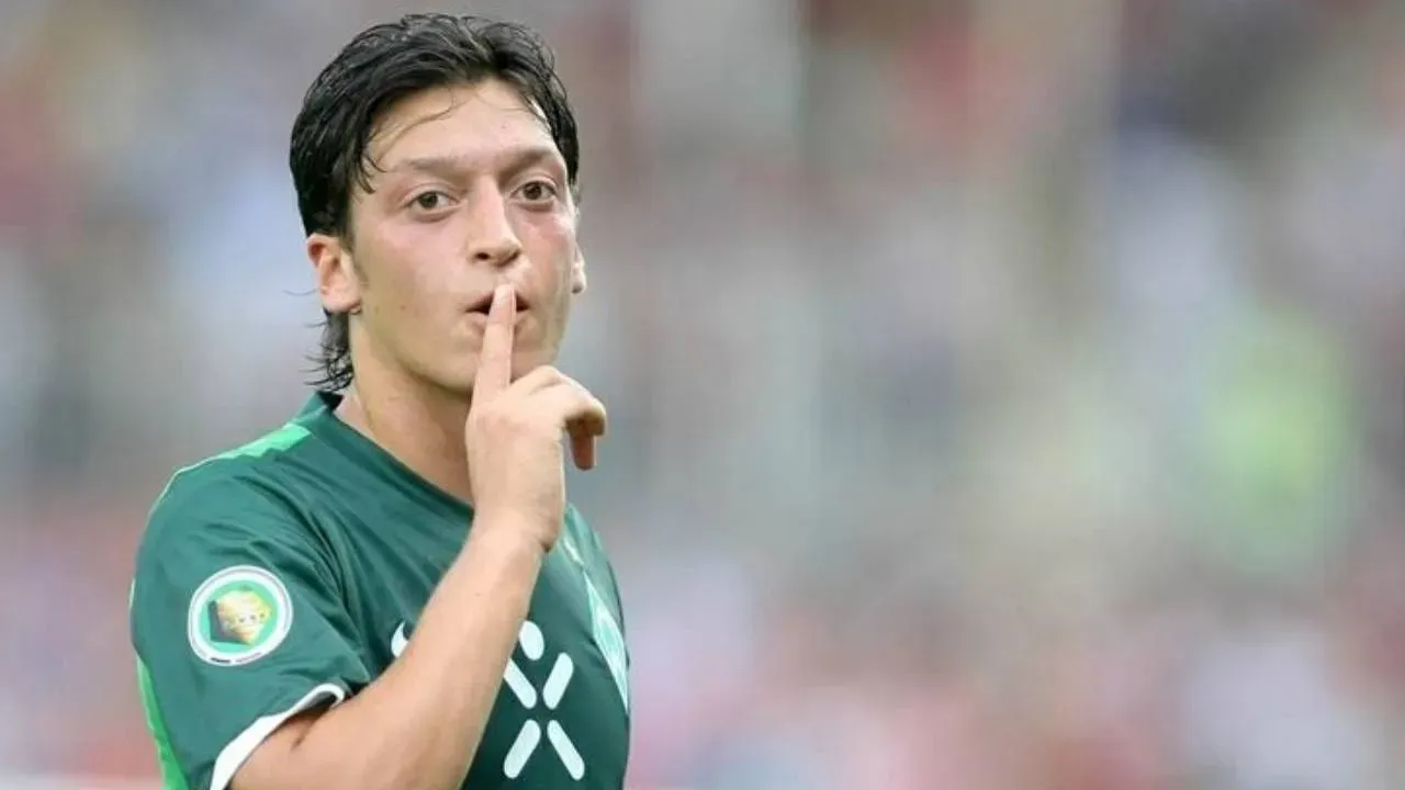 Werder Bremen Jübile maçına Mesut Özil'i davet etmedi: 'Değerlerimizle bağdaşmıyor'