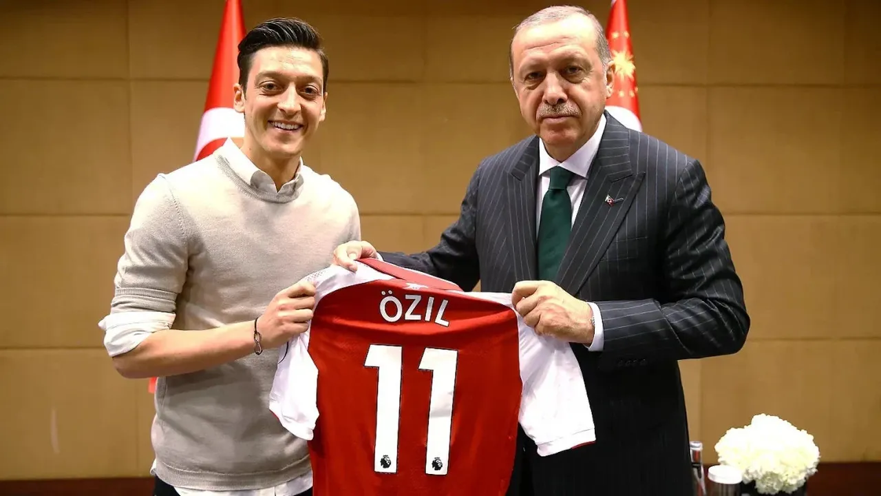 Werder Bremen Jübile maçına Mesut Özil'i davet etmedi: 'Değerlerimizle bağdaşmıyor'