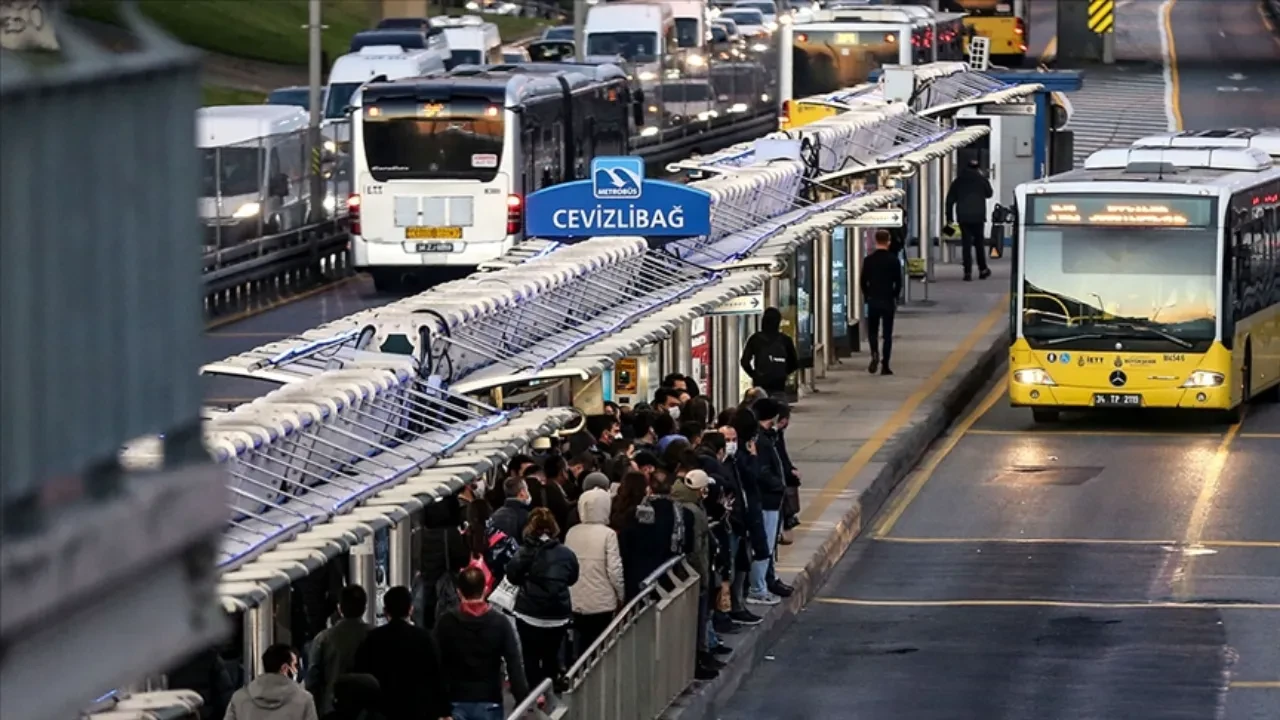 18 Mart toplu taşıma ücretsiz mi? Otobüs, metrobüs ve metro hatlarının bedava olması gündemde