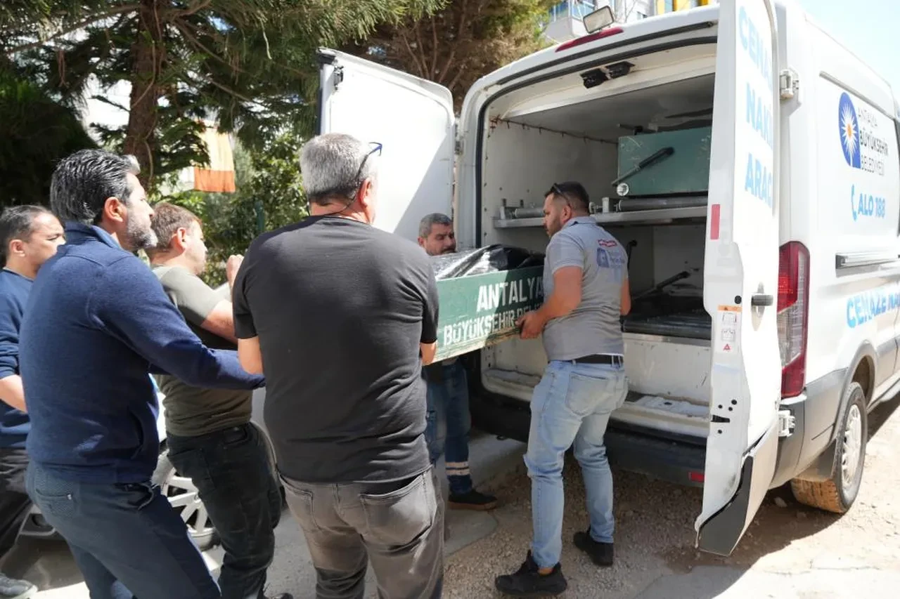 Antalya'da vahşet! Tartıştığı babasını bıçaklayarak katletti