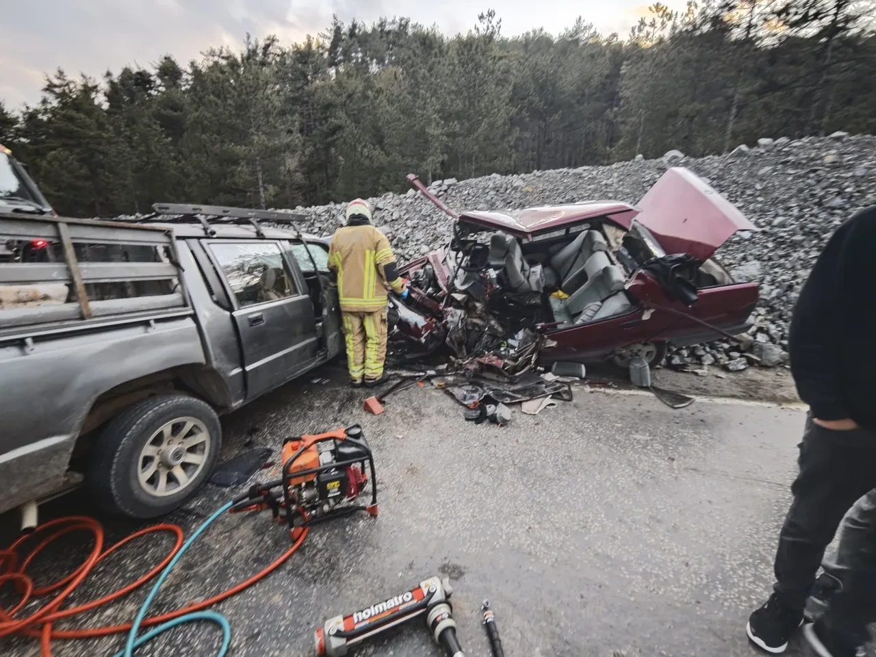 Bursa’da feci kaza, araç hurdaya döndü: 1 ölü, 3 yaralı