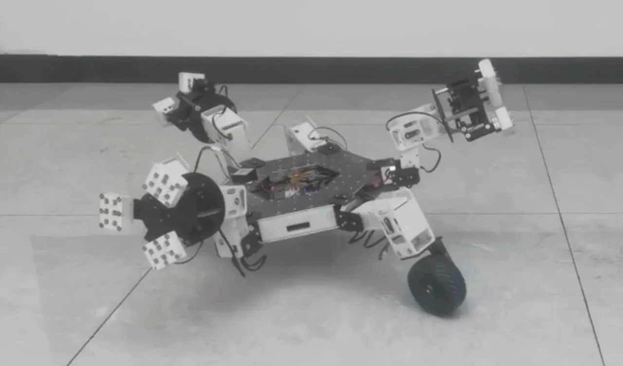 Çinli bilim insanları böceklerden ilham aldı! Yıldızlararası madenciliğin önünü açacak 6 bacaklı robot