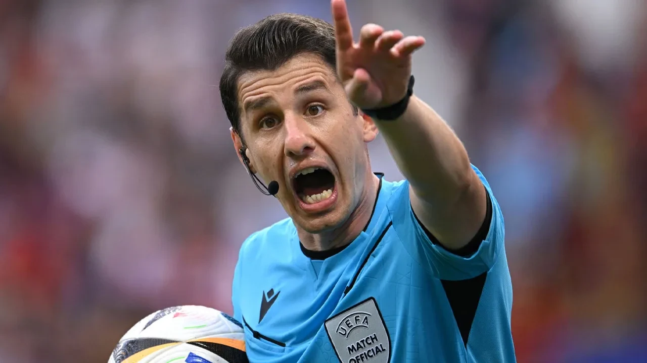 Derbinin hakemi kim Olacak? Beşiktaş - Galatasaray maçına şaşırtan isim