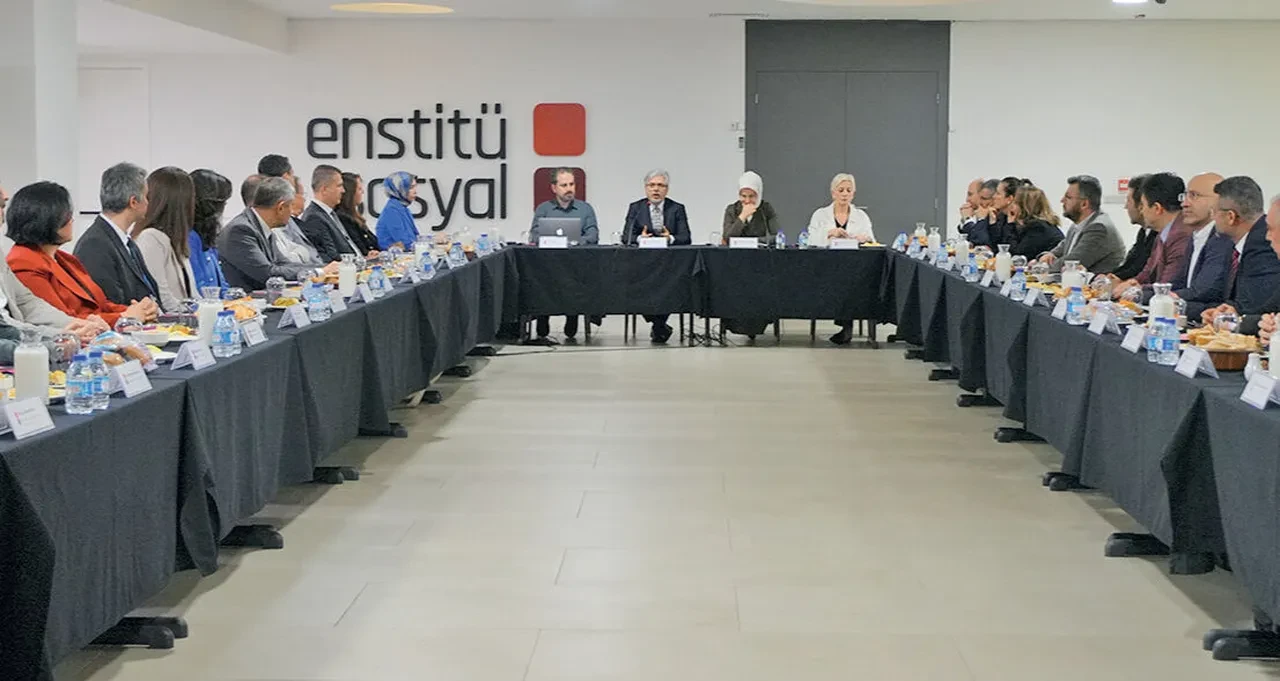 Dört yıllık lise eğitiminde değişiklik sesleri! Bakanlık önerileri ve şikayetleri dinledi