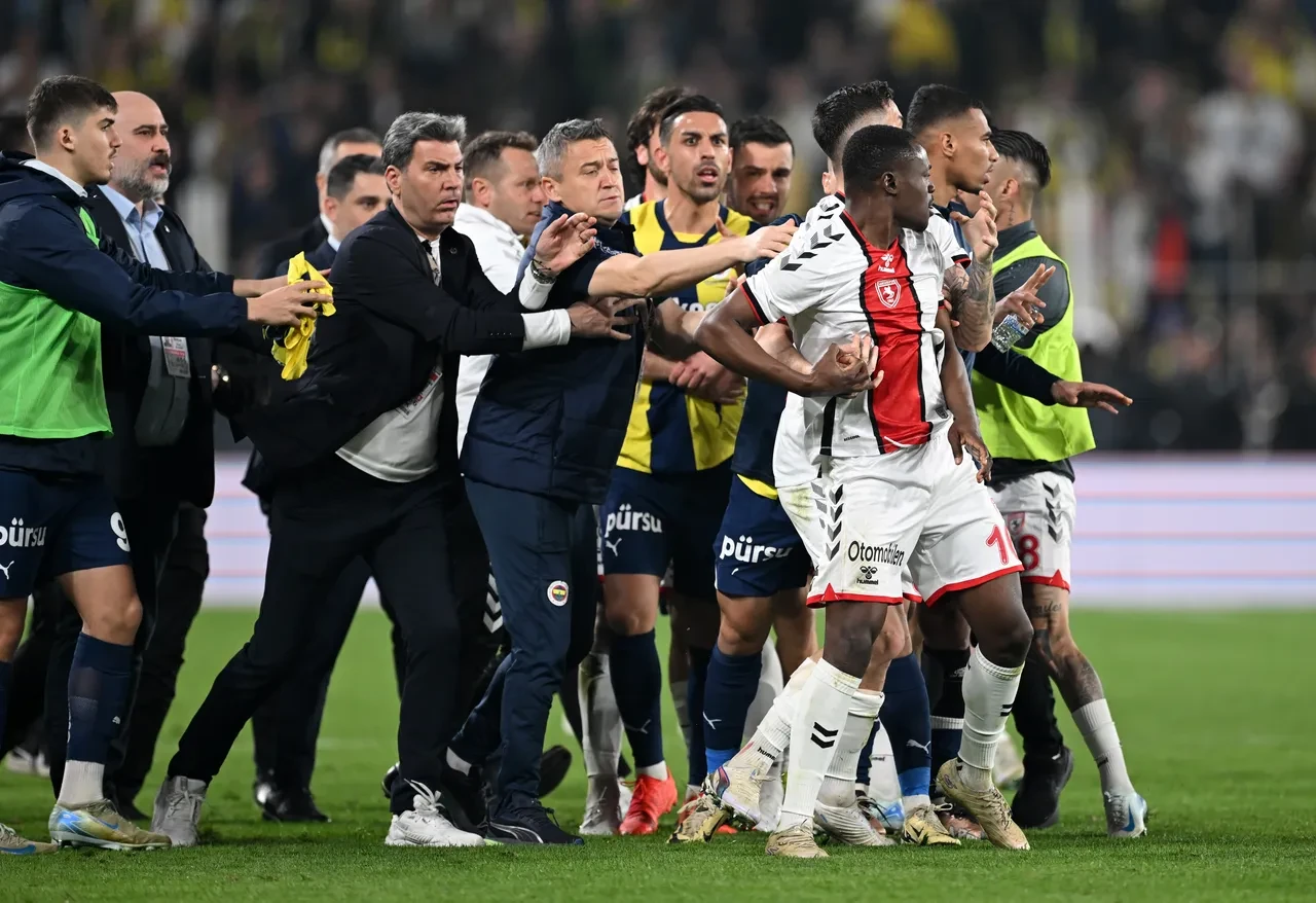 Galatasaray, Fenerbahçe-Samsunspor maçı için TFF'ye başvurdu: Olaylar araştırılsın