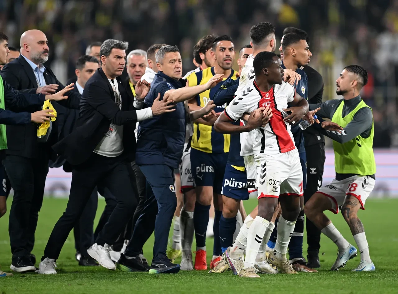 Galatasaray, Fenerbahçe-Samsunspor maçı için TFF'ye başvurdu: Olaylar araştırılsın