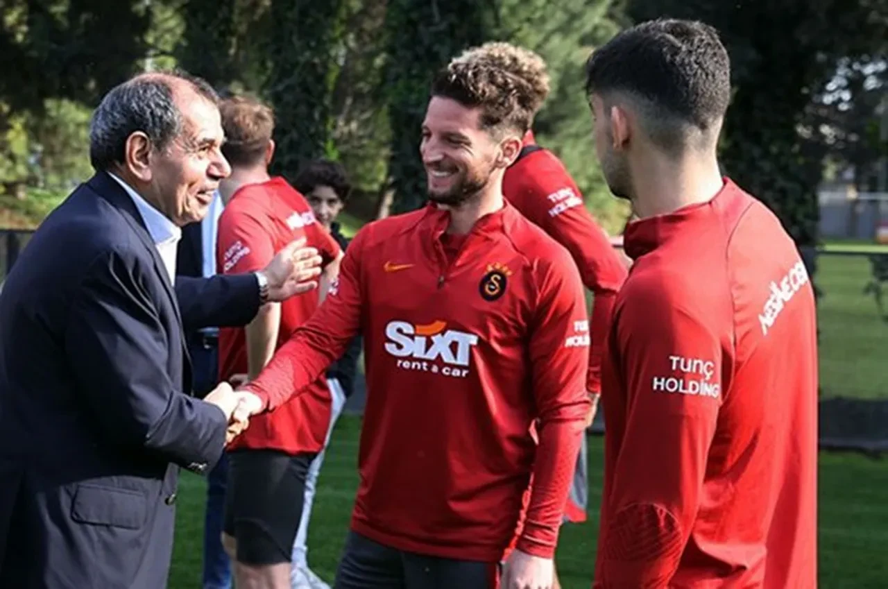 Galatasaray'ın yıldızı futbolu bırakıyor! Kararını yönetime bildirdi