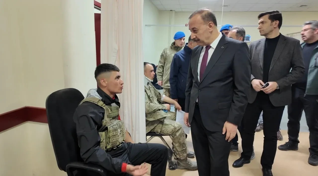 Isparta'da Somalili askerler maçta olay çıkardı! Türk askerleri de karıştı, ağır yaralılar var