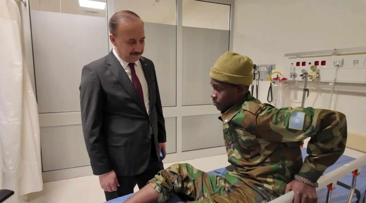 Isparta'da Somalili askerler maçta olay çıkardı! Türk askerleri de karıştı, ağır yaralılar var