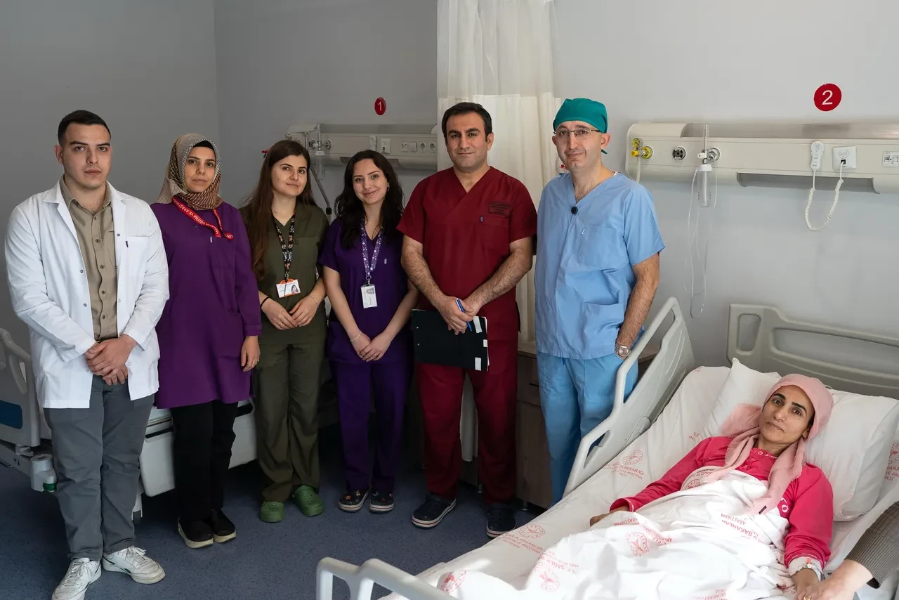 Karın ağrısı şikayetiyle hastaneye gitti, rahminden çıkan şaşkına çevirdi! Tam 7 kilogram ağırlığında