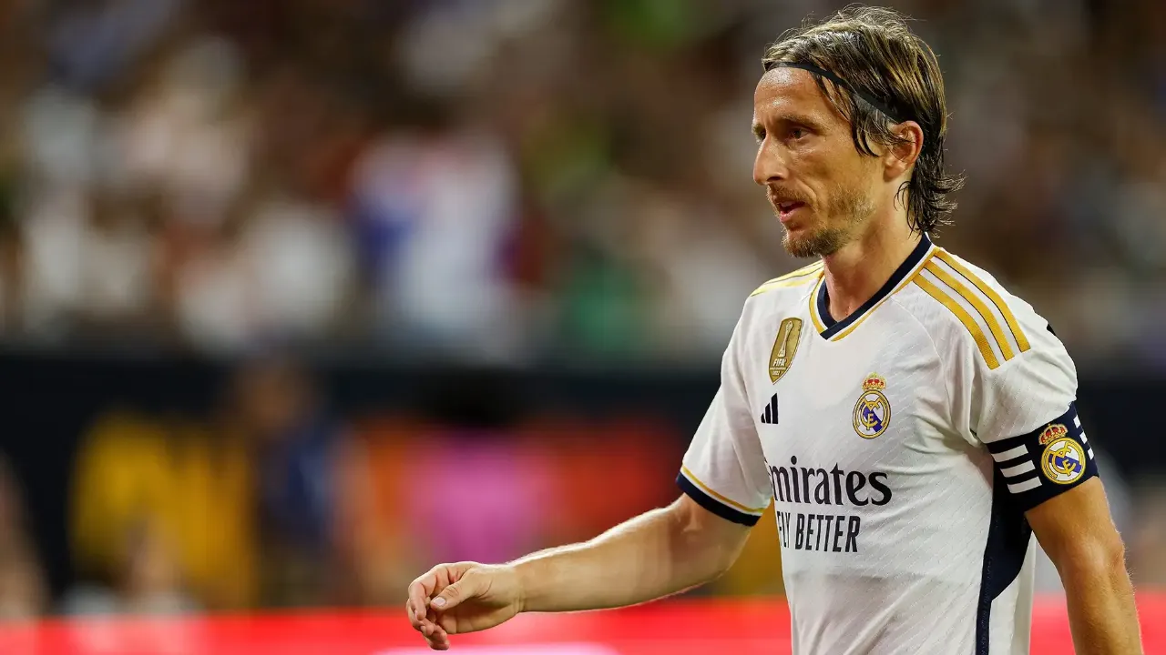 Real Madrid ile yollarını ayırmaya hazırlanan Luka Modric eski takımına gidiyor!