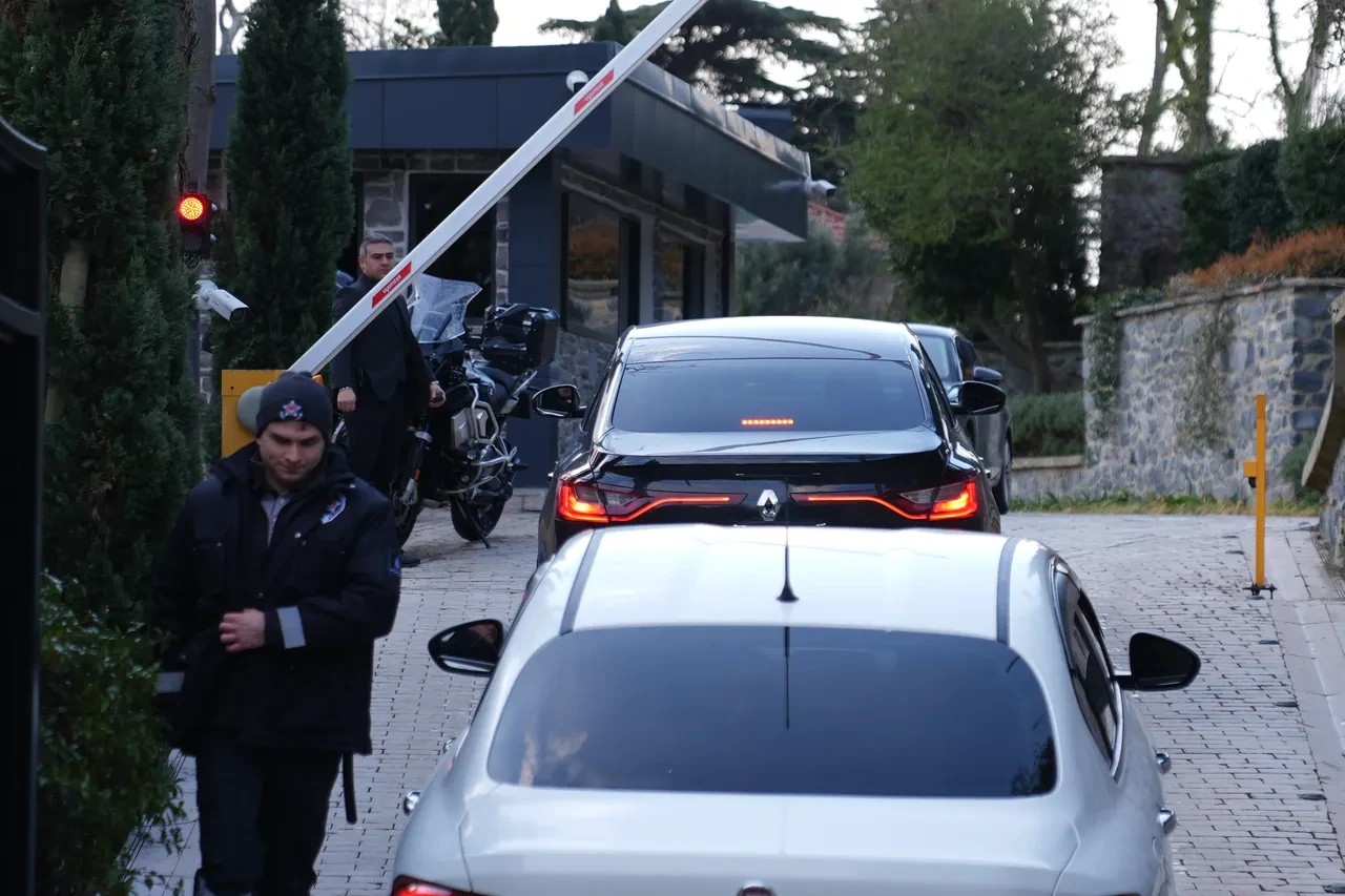 CHP'den kayyum önlemi! Barış Yarkadaş canlı yayında duyurdu: Ekrem İmamoğlu istifa etmeyi düşünüyor