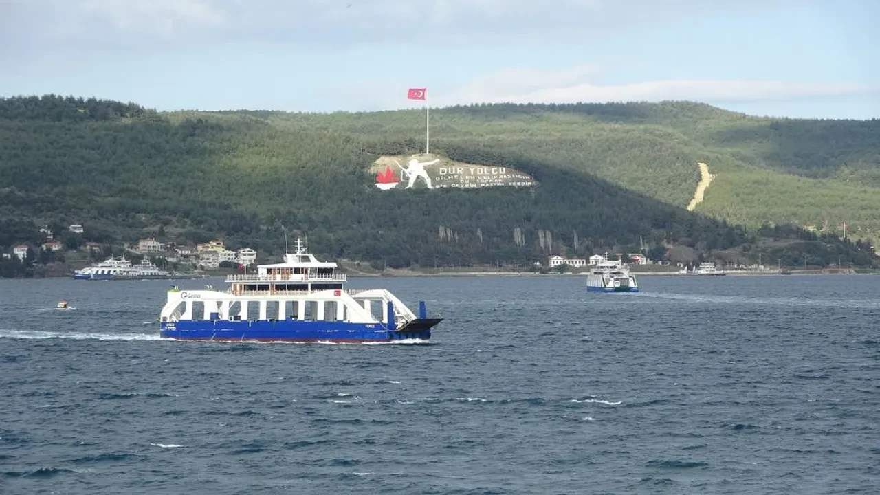 Deniz ulaşımına fırtına engeli! Feribot seferleri iptal edildi