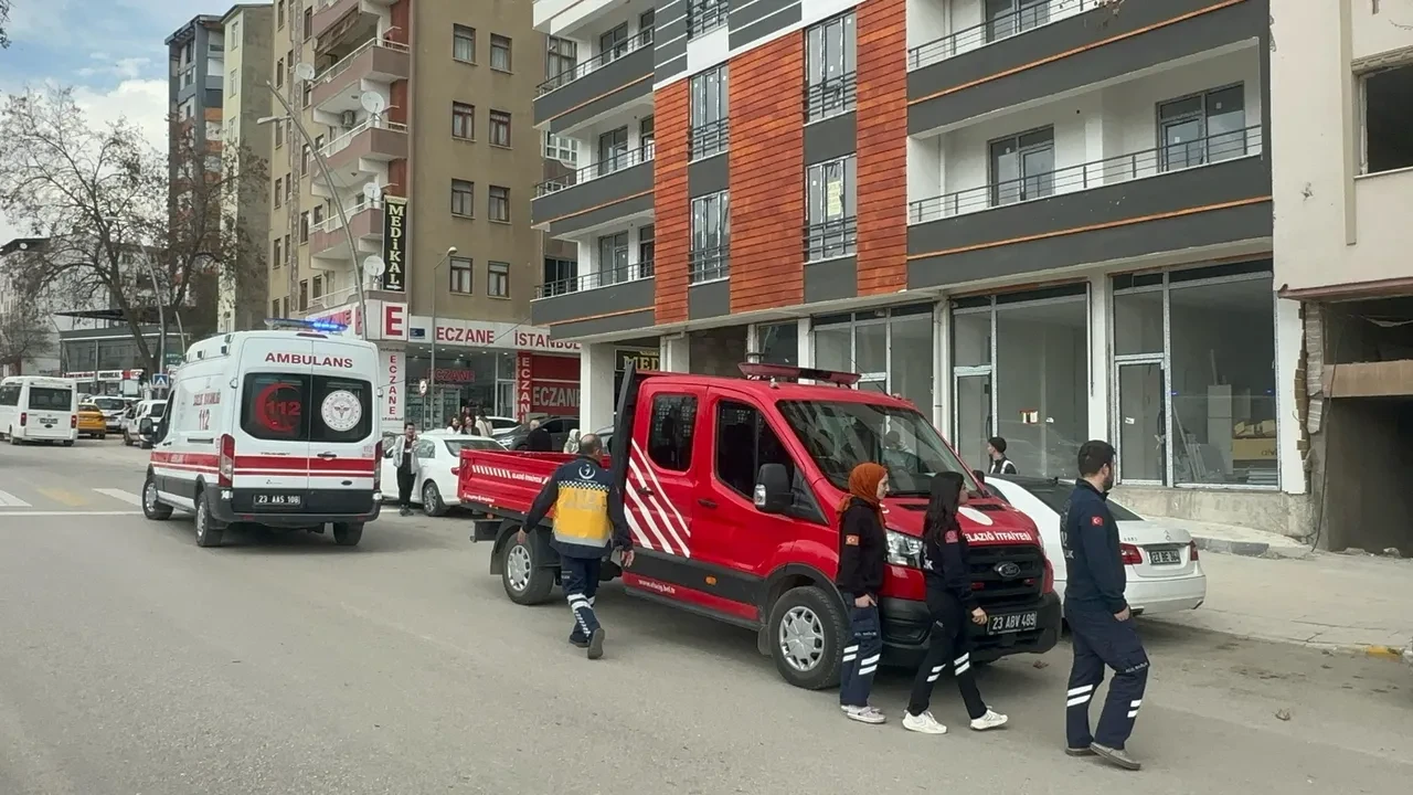 Depremden hasar gören binada intihar girişimi! Son anda ikna edildi