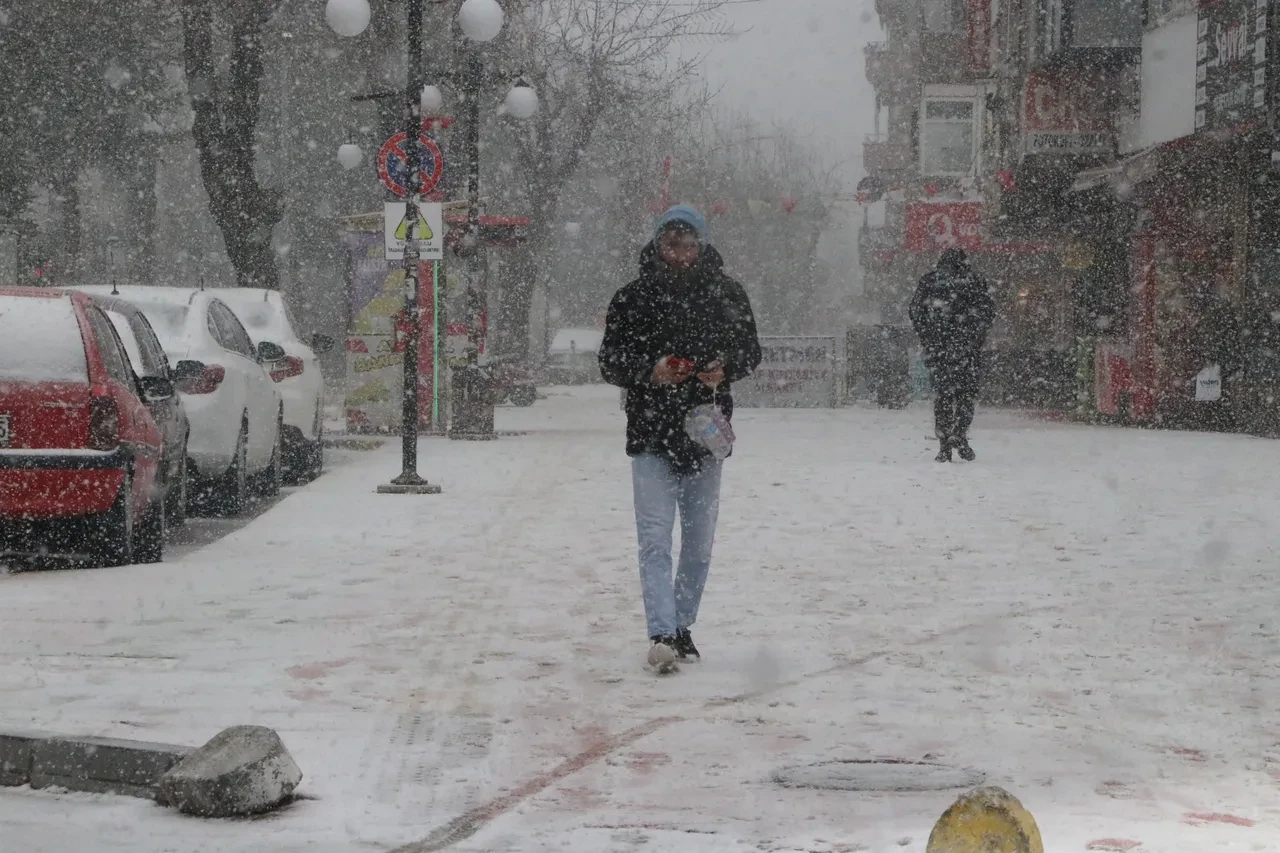 Eğitime kar engeli: Birçok şehirde okullar tatil edildi!
