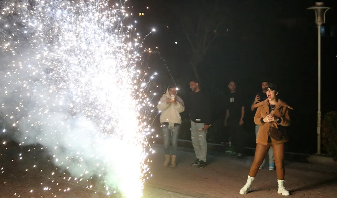 İran'da katliam gibi kutlama! Çok sayıda ölü ve yaralı var