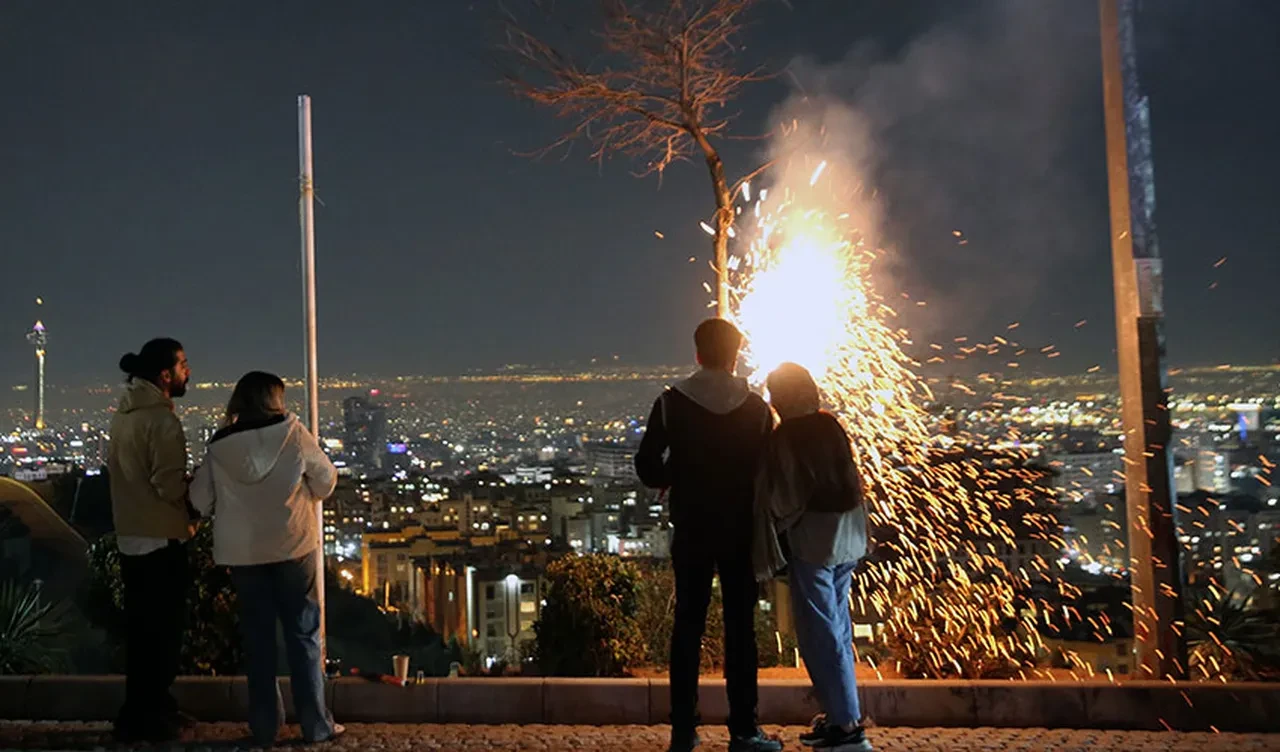 İran'da katliam gibi kutlama! Çok sayıda ölü ve yaralı var