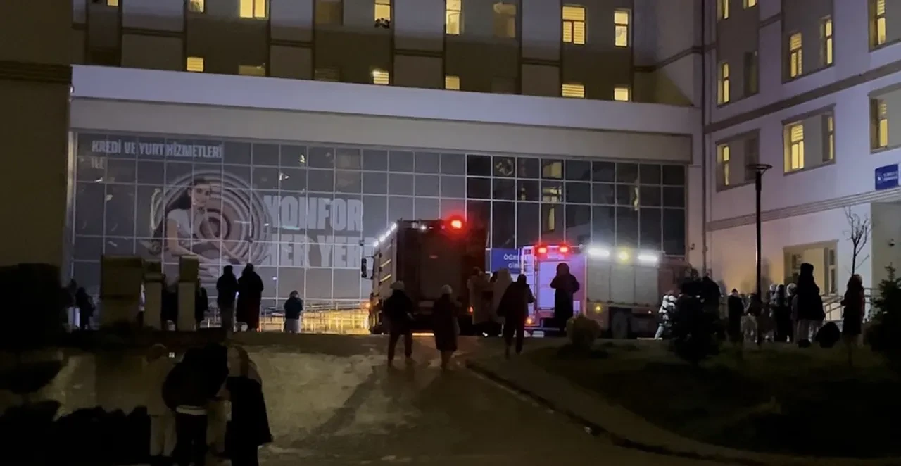 Kız yurdunda geceyi alevler bastı, öğrenciler panik yaşadı