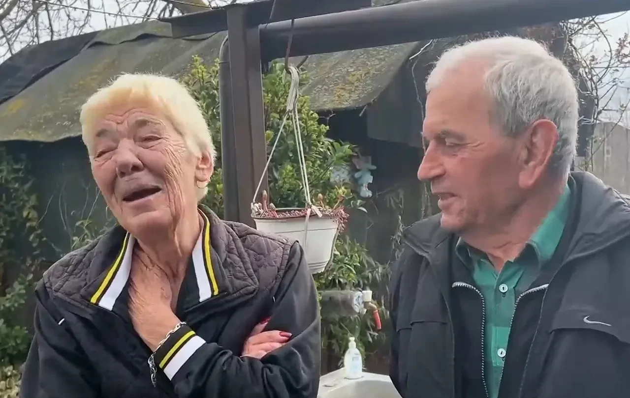 Lig maçında güldüren hata! Hayattaki futbolcuya saygı duruşunda bulundular