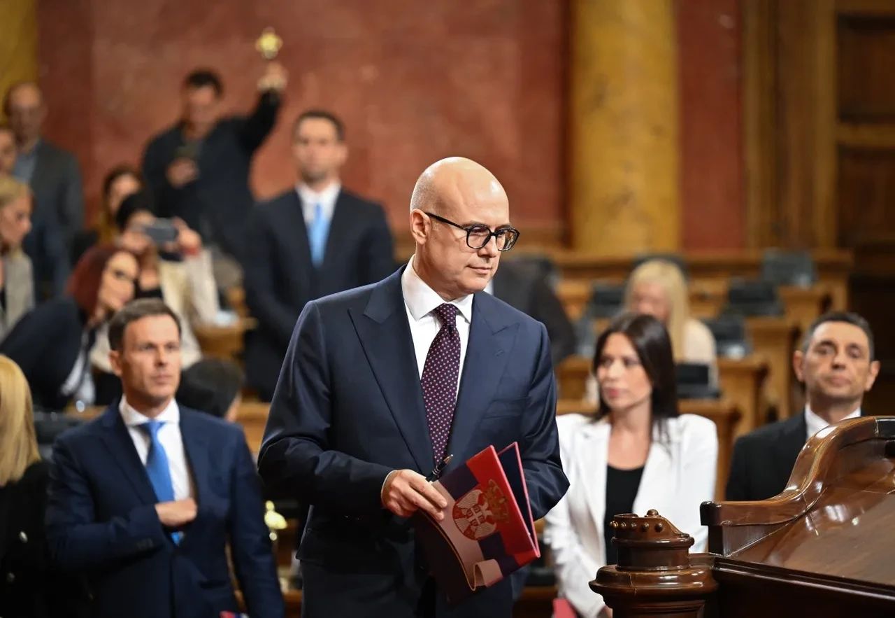 Sırbistan'da hükümet düştü! Başbakan istifa etti