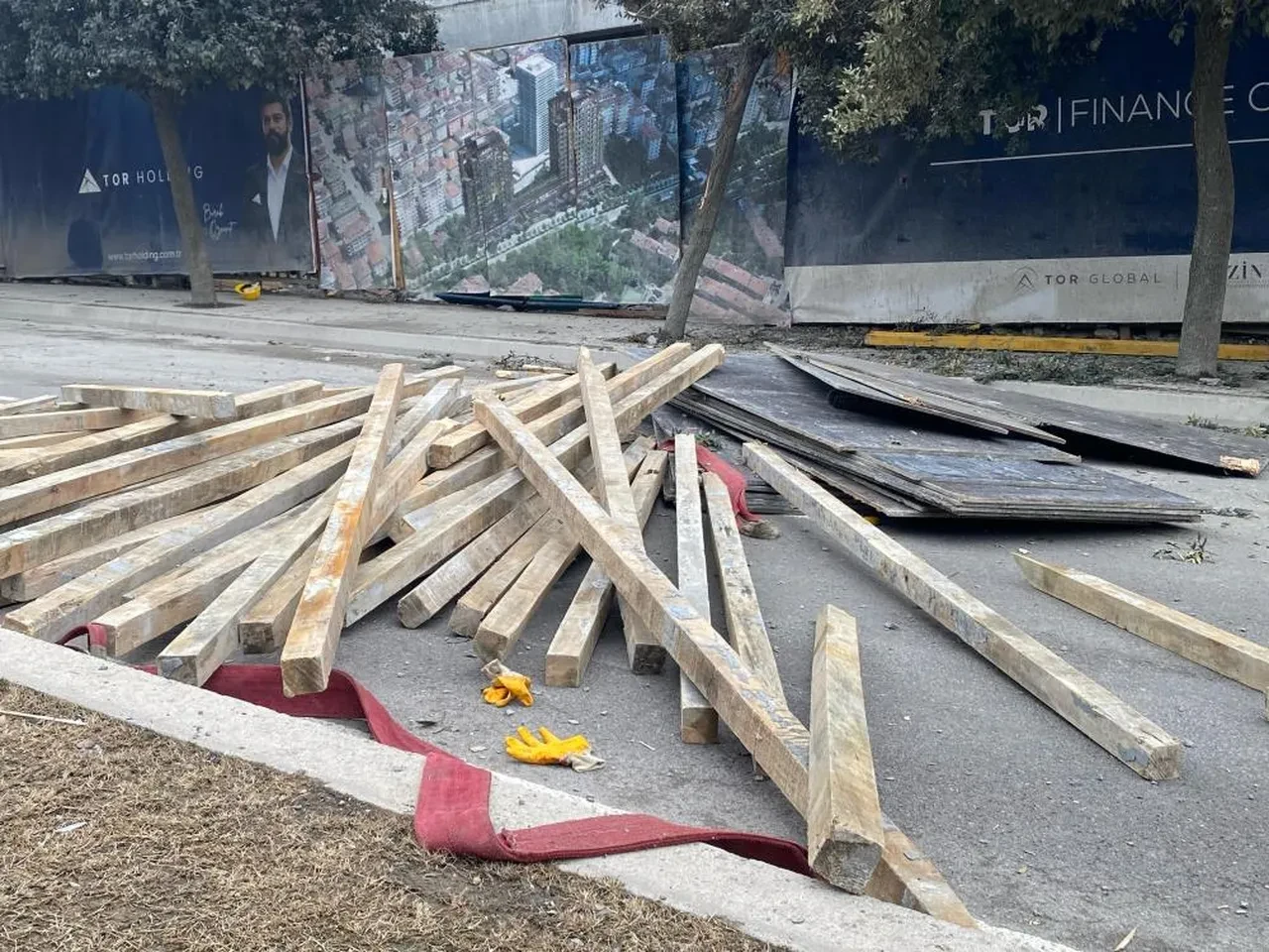 Ümraniye'de feci olay! İnşaat iskelesi çöktü: İşçiler ağır yaralı