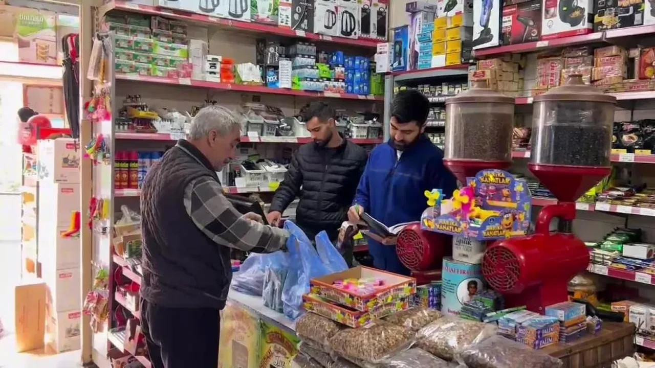 Depremzedelerin 1 milyon 600 bin TL'lik bakkal borcunu ödeyip kayıplara karıştı