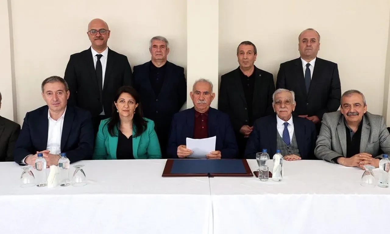 Devlet Bahçeli, Selahattin Demirtaş'ı aradı