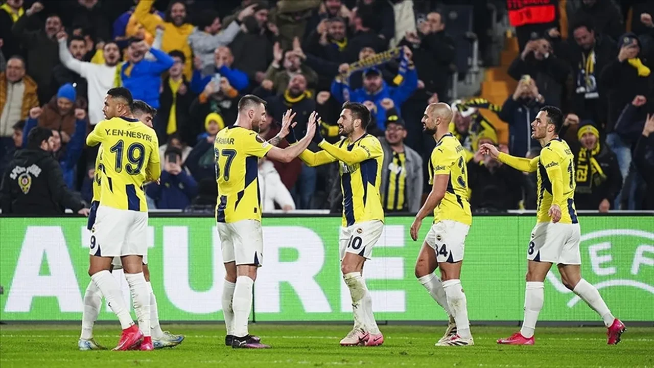 Fenerbahçe Antalyaspor maç kadrosu, muhtemel ilk 11! Sarı-lacivertliler puan farkını kapatmak için sahada