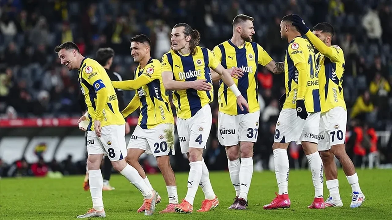 Fenerbahçe Antalyaspor maç kadrosu, muhtemel ilk 11! Sarı-lacivertliler puan farkını kapatmak için sahada