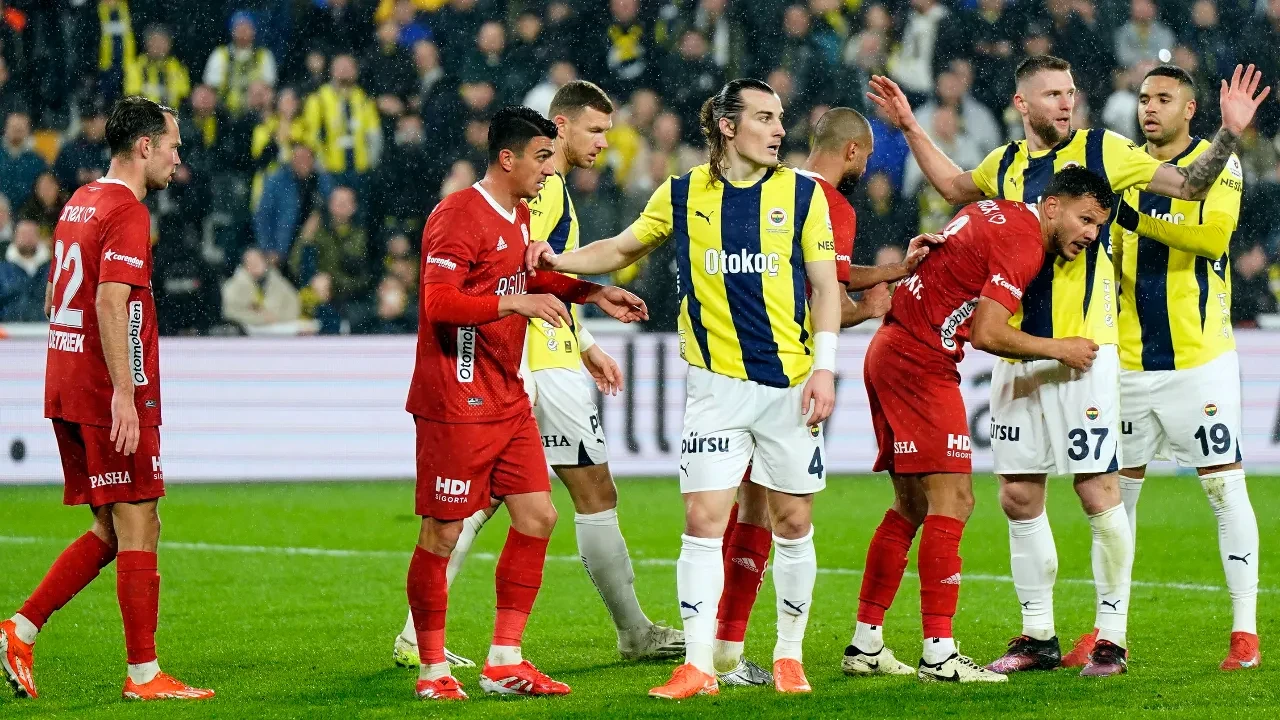 Fenerbahçe Antalyaspor maçı kaç kaç bitti? Fenerbahçe Galatasaray’a bir adım daha yaklaştı