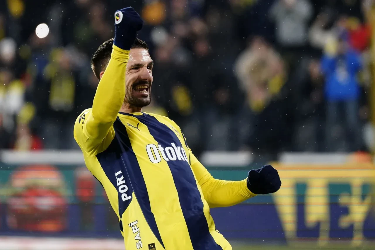 Fenerbahçe Antalyaspor maçı kaç kaç bitti? Fenerbahçe Galatasaray’a bir adım daha yaklaştı