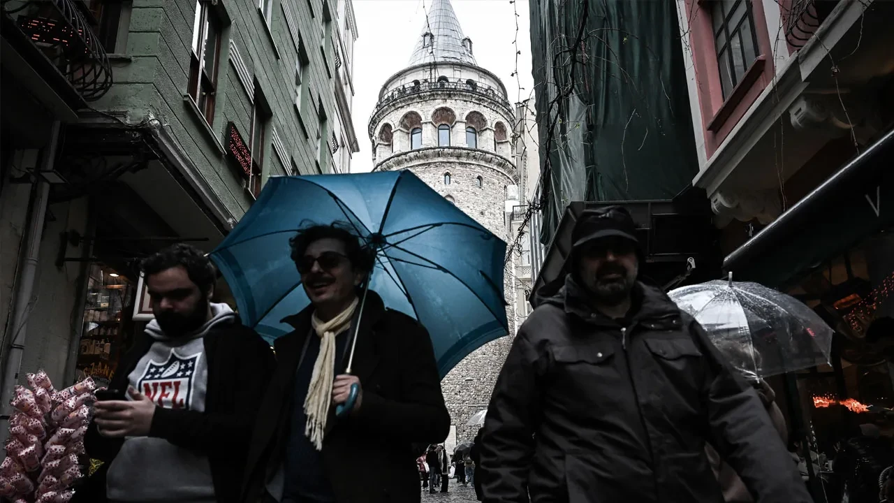 İstanbul'a sağanak yağış geliyor! Meteoroloji saat vererek uyardı