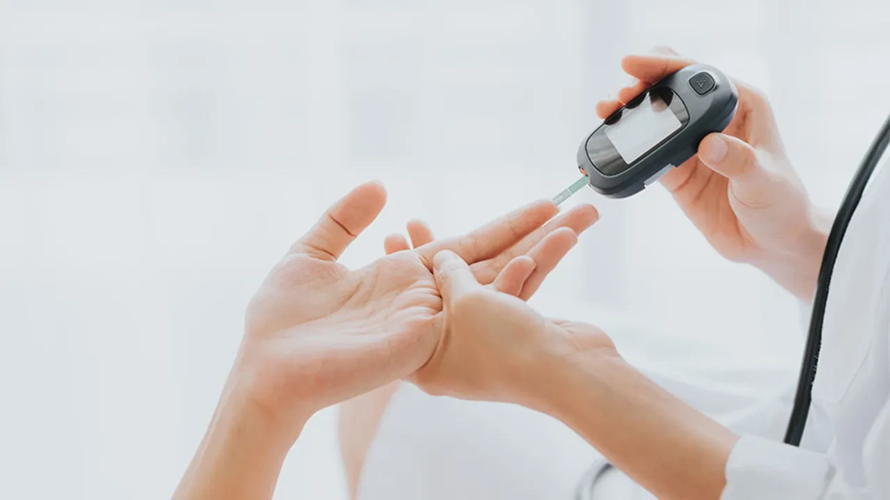 Oruç tutan şeker ve tansiyon hastalarına uyarı! Uzman isim ilaç saatlerine dikkat çekti