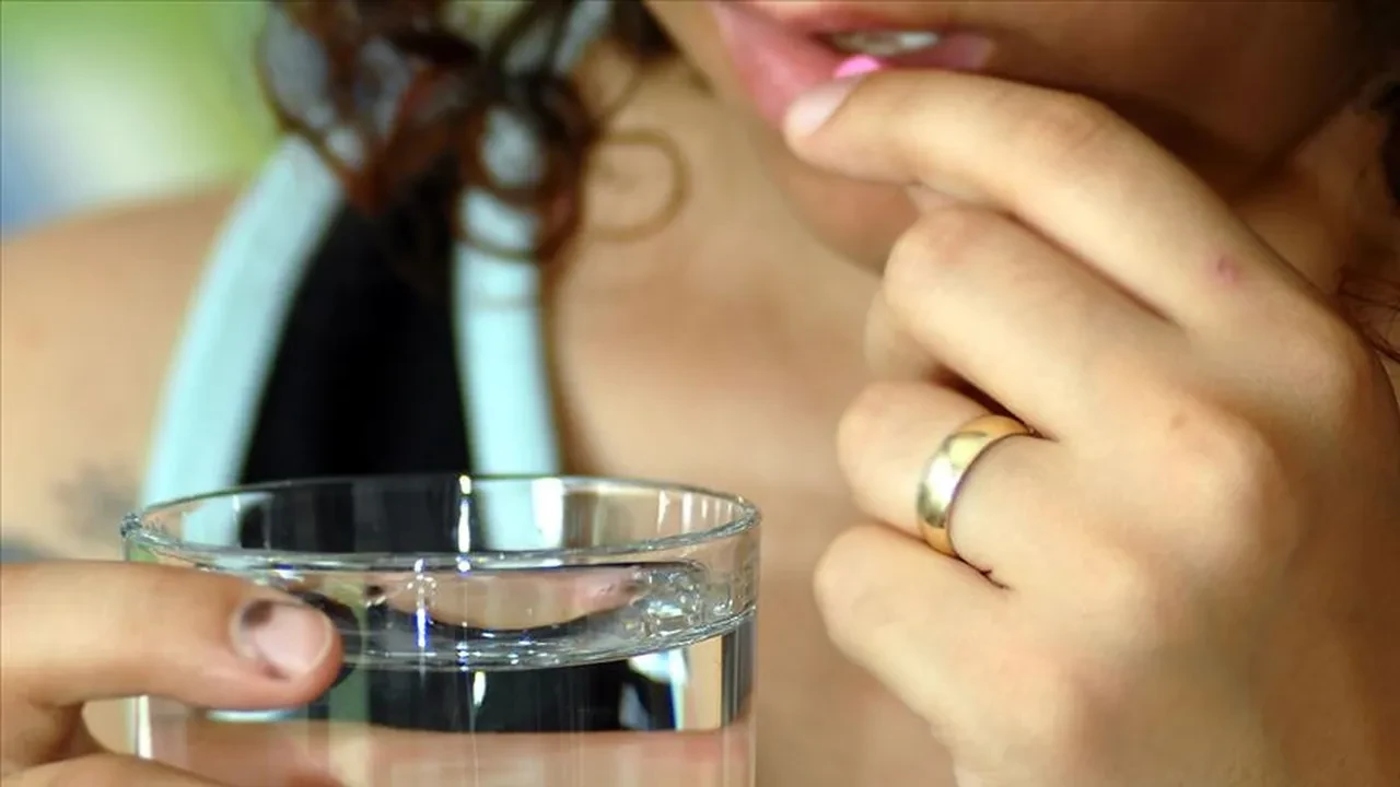 Ramazan'da aç karnına ilaç kullanacaklara '2 saat' uyarısı