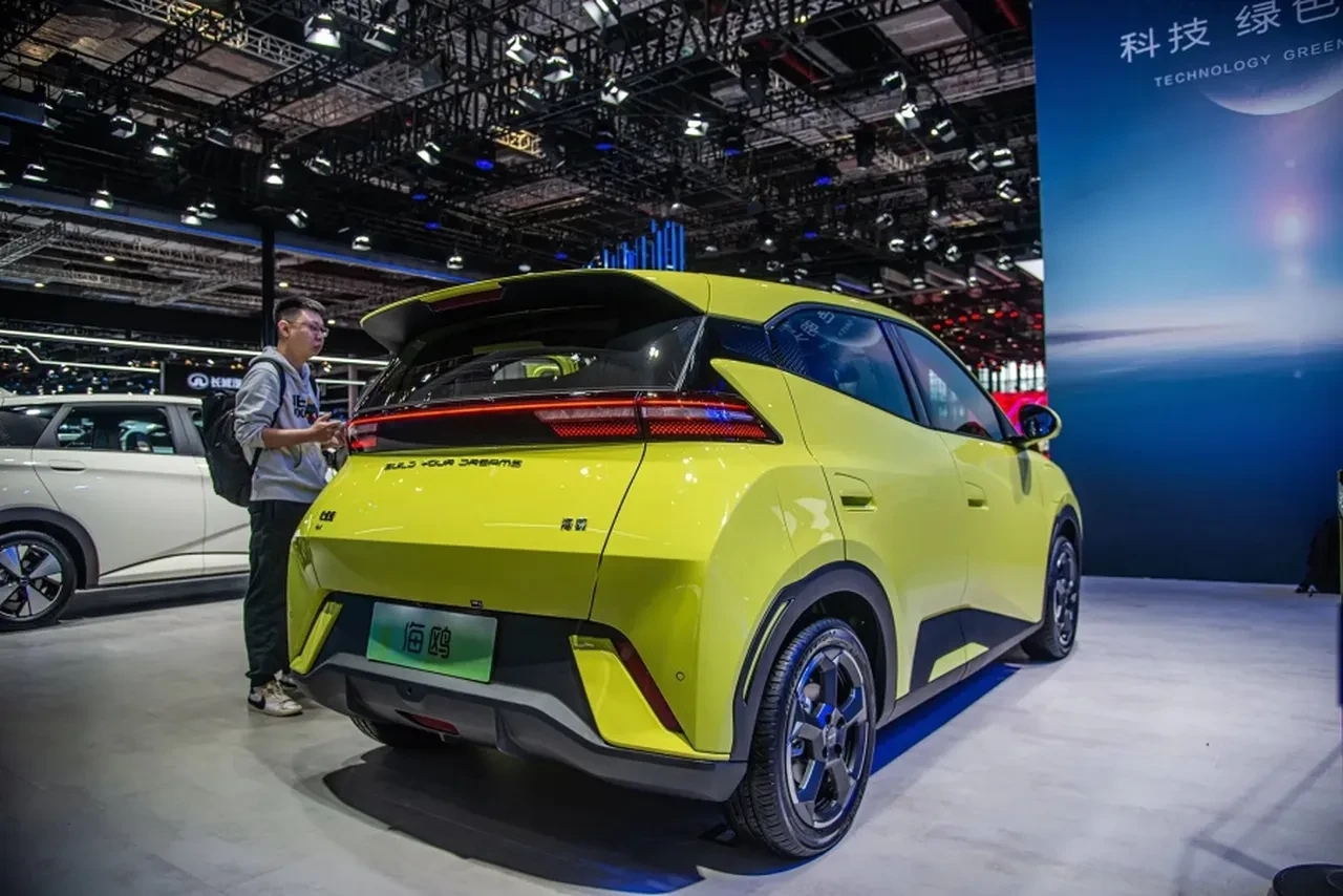 Çinliler abarttı! 10 bin dolardan ucuz elektrikli otomobil Avrupa'ya geliyor