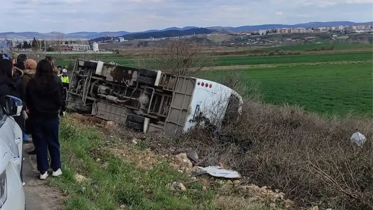 Edirne'de okul servisi kaza yaptı! 27 kişi yaralandı