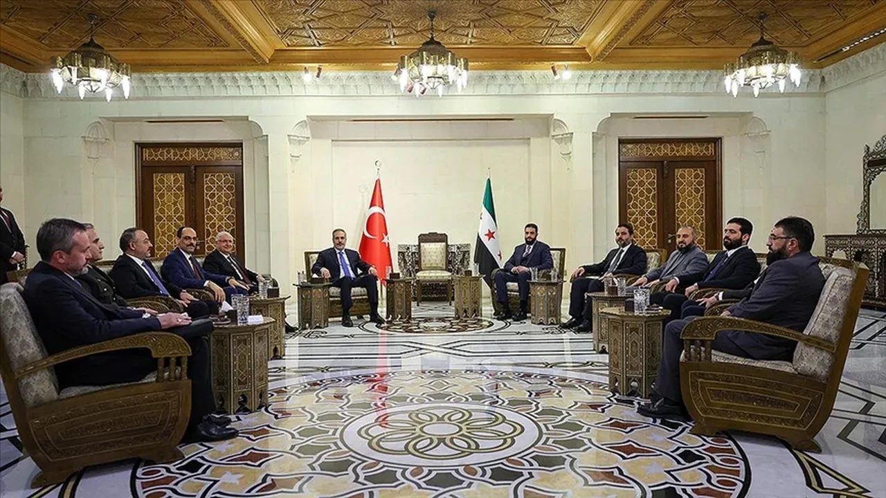Son dakika | Dışişleri Bakanı Fidan'dan Suriye ziyaretiyle ilgili kritik açıklama! Yeni Suriye yönetimine YPG konusunda 3 şart