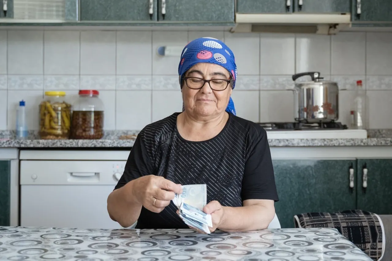 Meclis kapandı, olan emekliye oldu! Bayram ikramiyesi için yeni formül ortaya çıktı