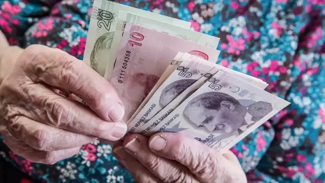 Meclis kapandı, olan emekliye oldu! Bayram ikramiyesi için yeni formül ortaya çıktı