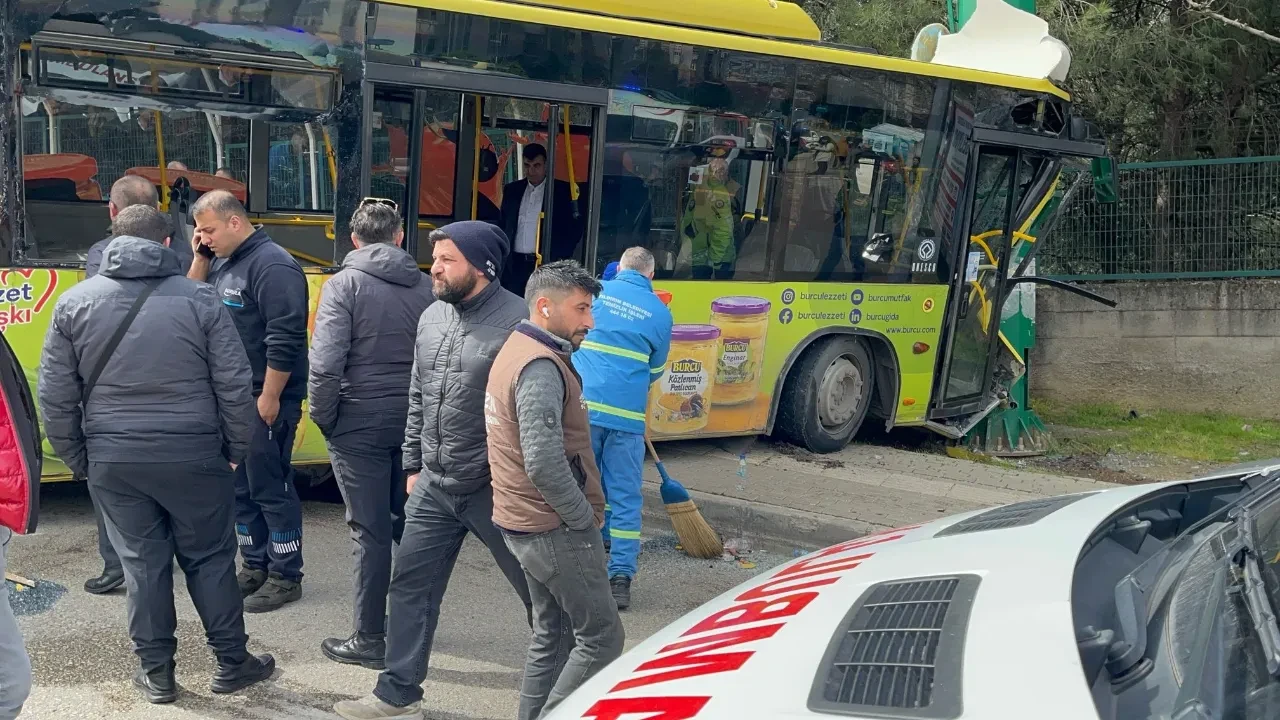 Freni patlayan belediye otobüsü dehşet saçtı! Çok sayıda yaralı var