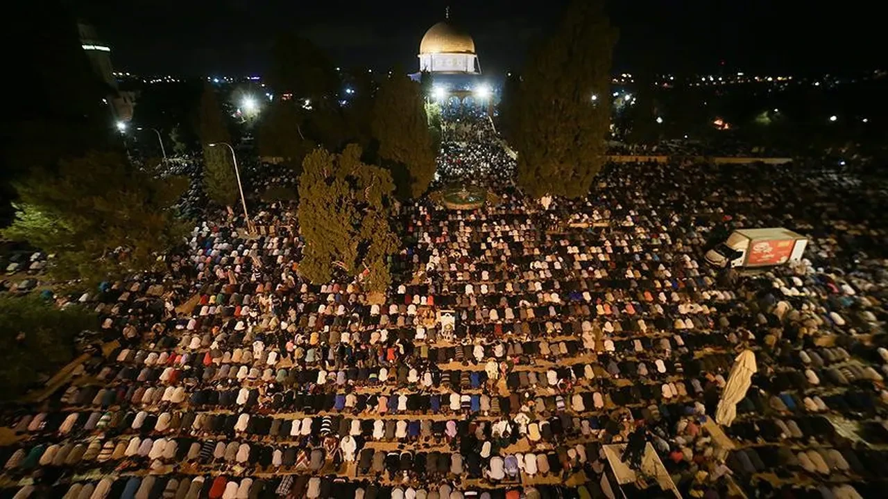 Kadir Gecesi ne zaman 2025? Kadir Gecesi okunacak dualar