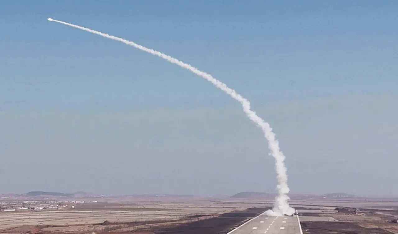 Kuzey Kore'den dünyaya gövde gösterisi! Yeni uçaksavar füze sistemini test etti