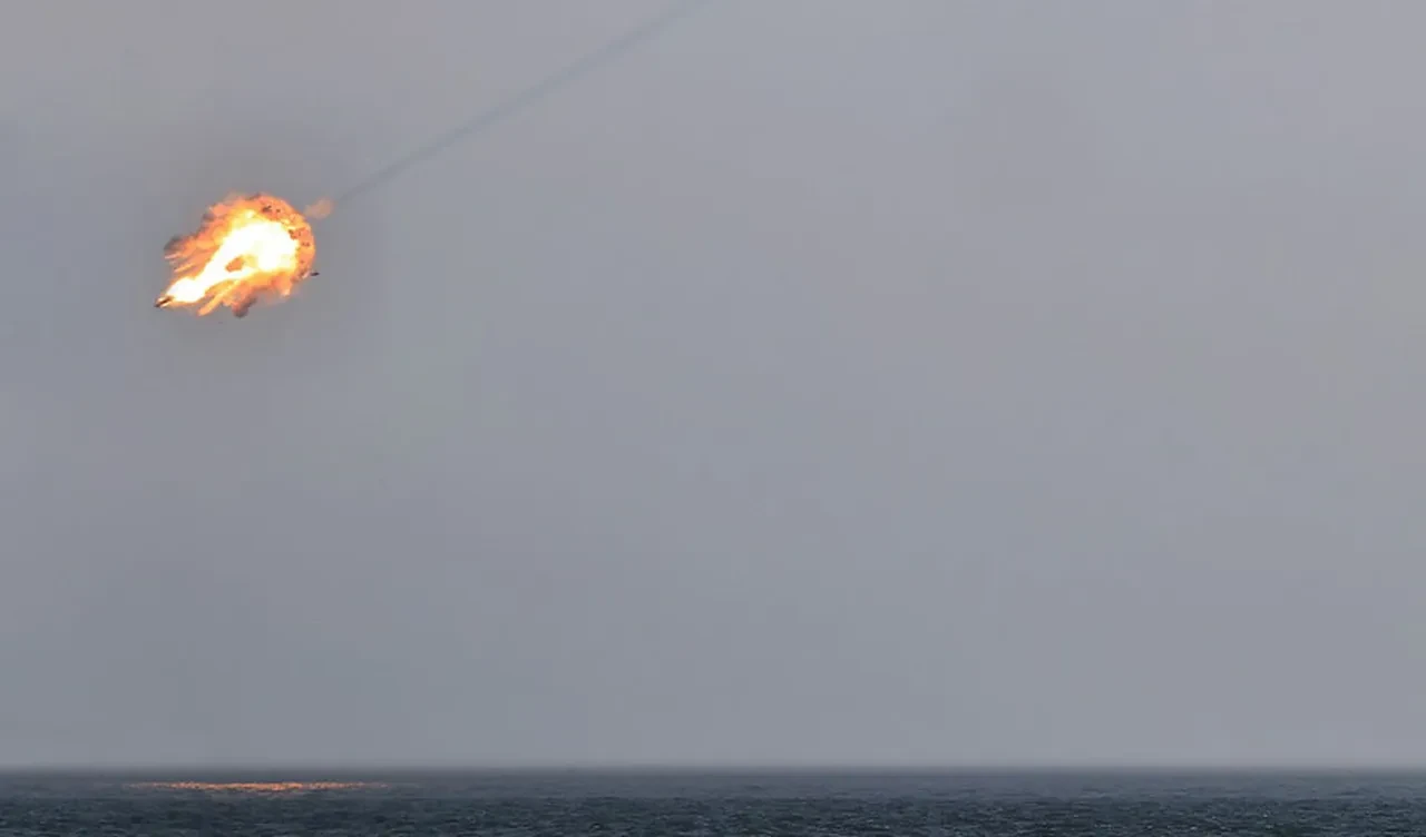 Kuzey Kore'den dünyaya gövde gösterisi! Yeni uçaksavar füze sistemini test etti