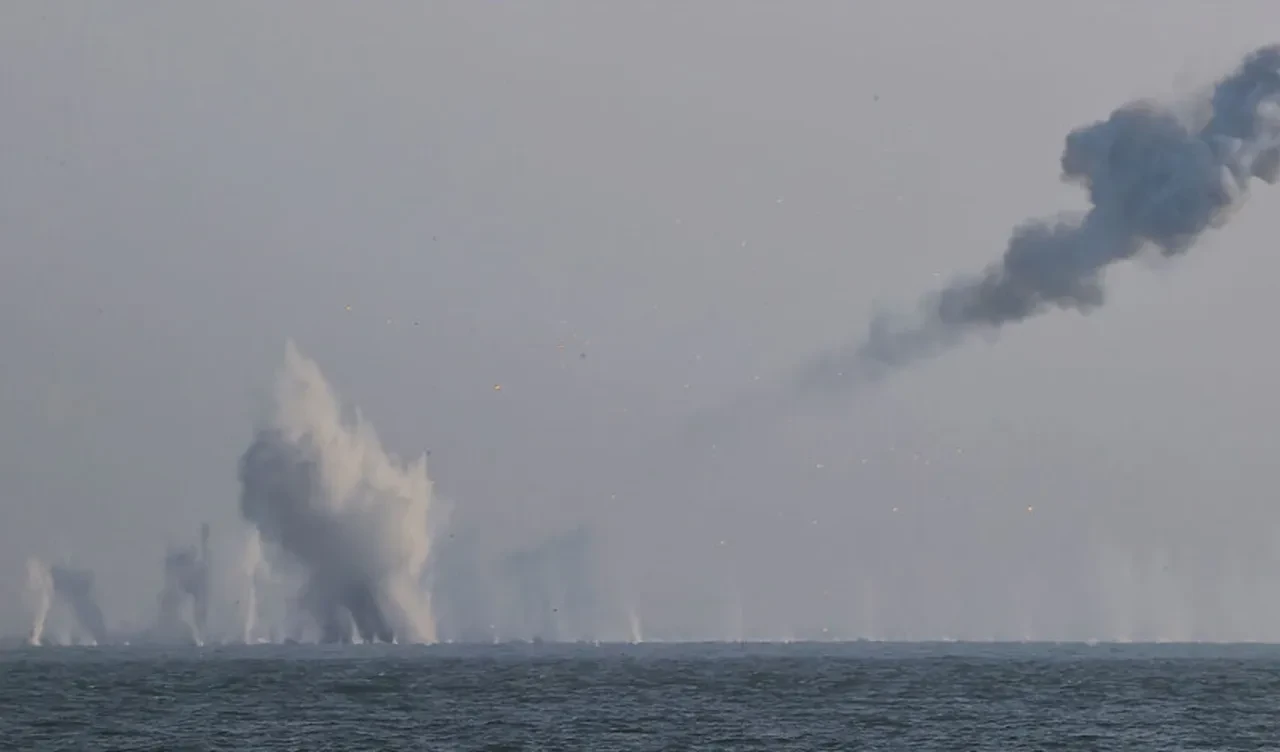 Kuzey Kore'den dünyaya gövde gösterisi! Yeni uçaksavar füze sistemini test etti