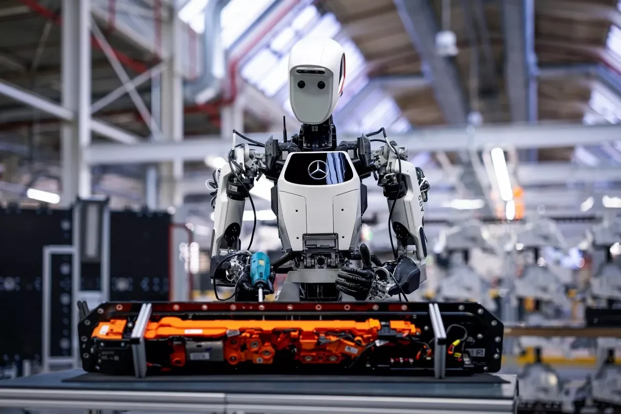 Mercedes, Berlin fabrikasında insansı robotlara geçiş yaptı