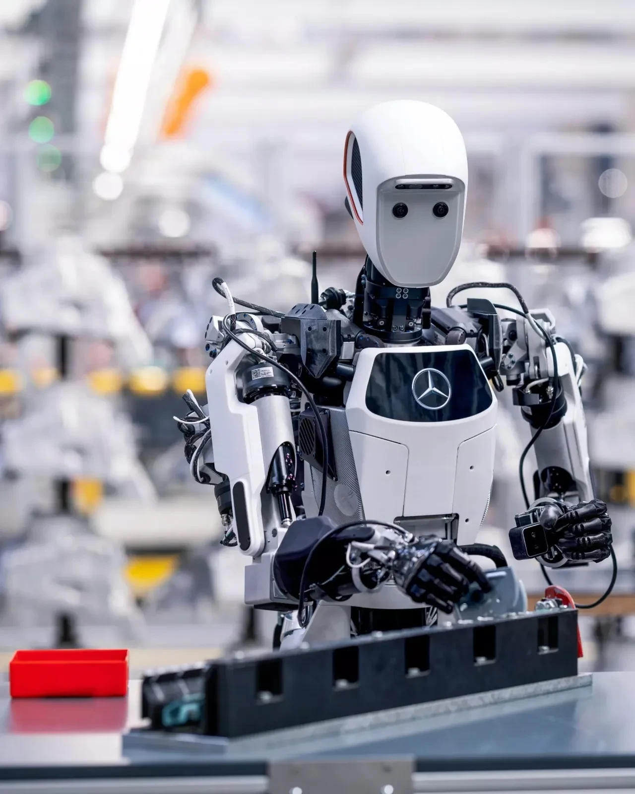 Mercedes, Berlin fabrikasında insansı robotlara geçiş yaptı
