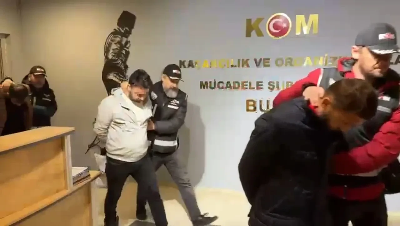 Piyasa değeri 35 milyon lira! Sahte akaryakıt fişi düzenliyorlardı! Kıskıvrak yakalandılar