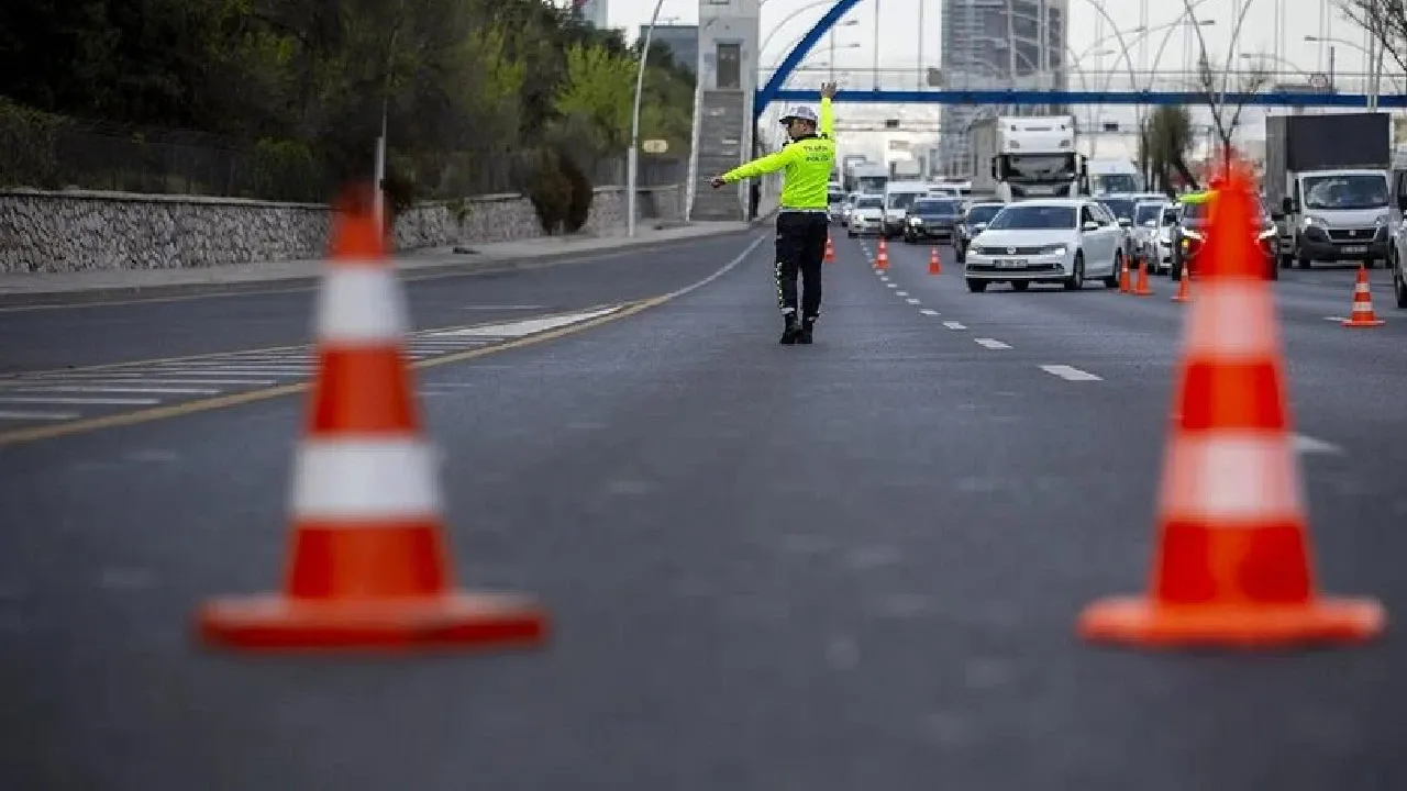 Valilikten yeni karar! Saraçhane çevresindeki bazı yollar 24 saatliğine trafiğe kapatıldı