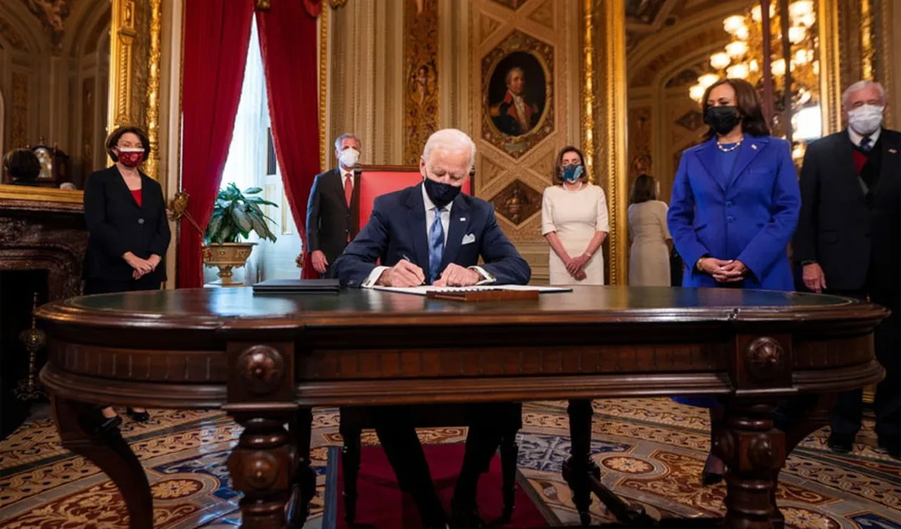 Biden'dan sonra sıra Harris ve Clinton'da! Trump eski hükümet yetkililerinin güvenlik izinlerini iptal etti
