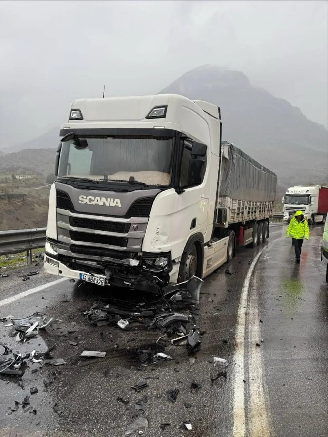 Bitlis’te trafik kazası: Ölü ve yaralı var!